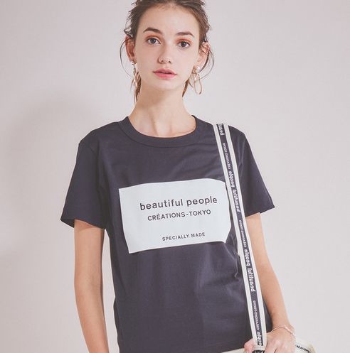 20代女性ブランドTシャツ